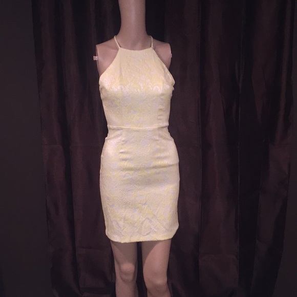 Dresses & Skirts - Juniors dress xs yellow